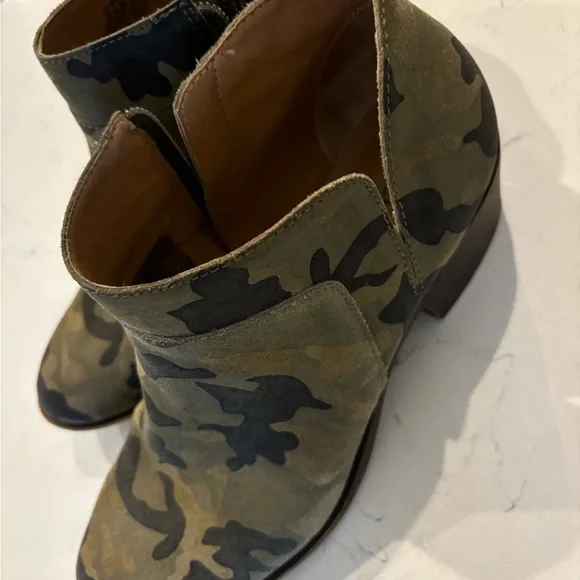 Lucky brand camo print booties - Picture 5 of 6